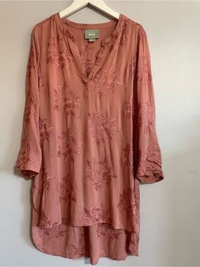 MAUVE Anthropology Embroidered Dusty Rose Tunic Top